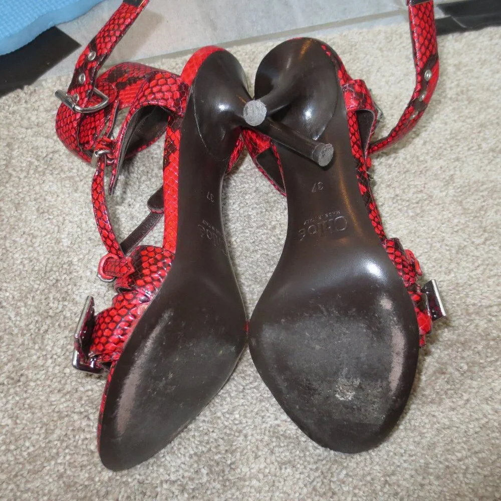 CHLOE Red and Black Leather Buckle Design High Heel Sandals - Picture 9 of 9